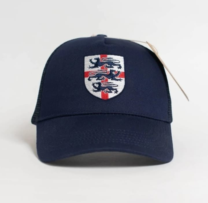 the lion's cross blue trucker – men’s cap | comfortable & stylish